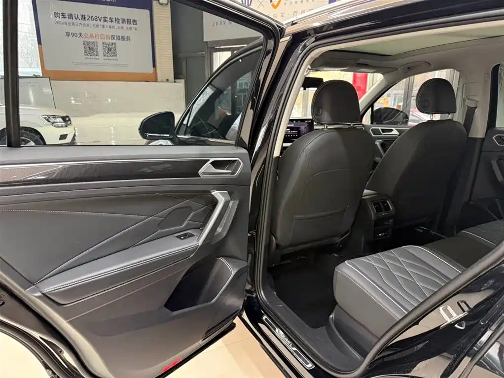 Volkswagen Tiguan L 2023 — фото 17