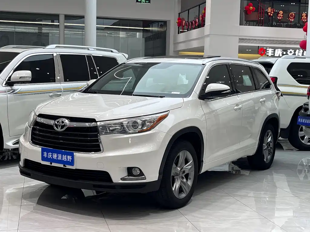Toyota Highlander 2017 — фото 1