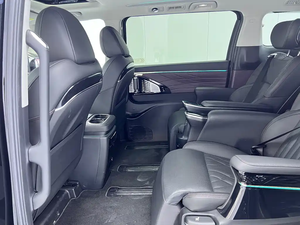 GAC Motor Trumpchi M8 2024 — фото 12