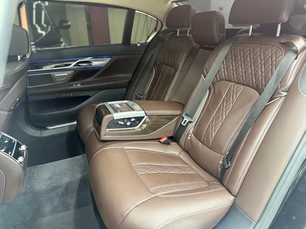 BMW 7 Series 2020 — фото 25
