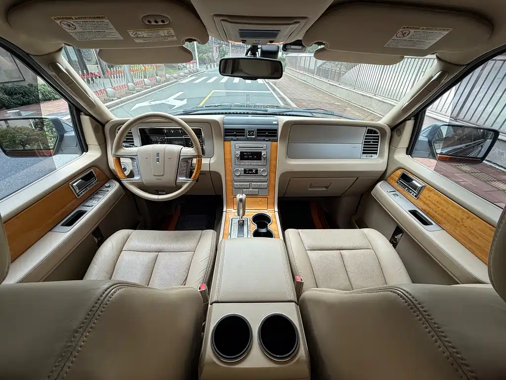Lincoln Navigator 2010 — фото 14