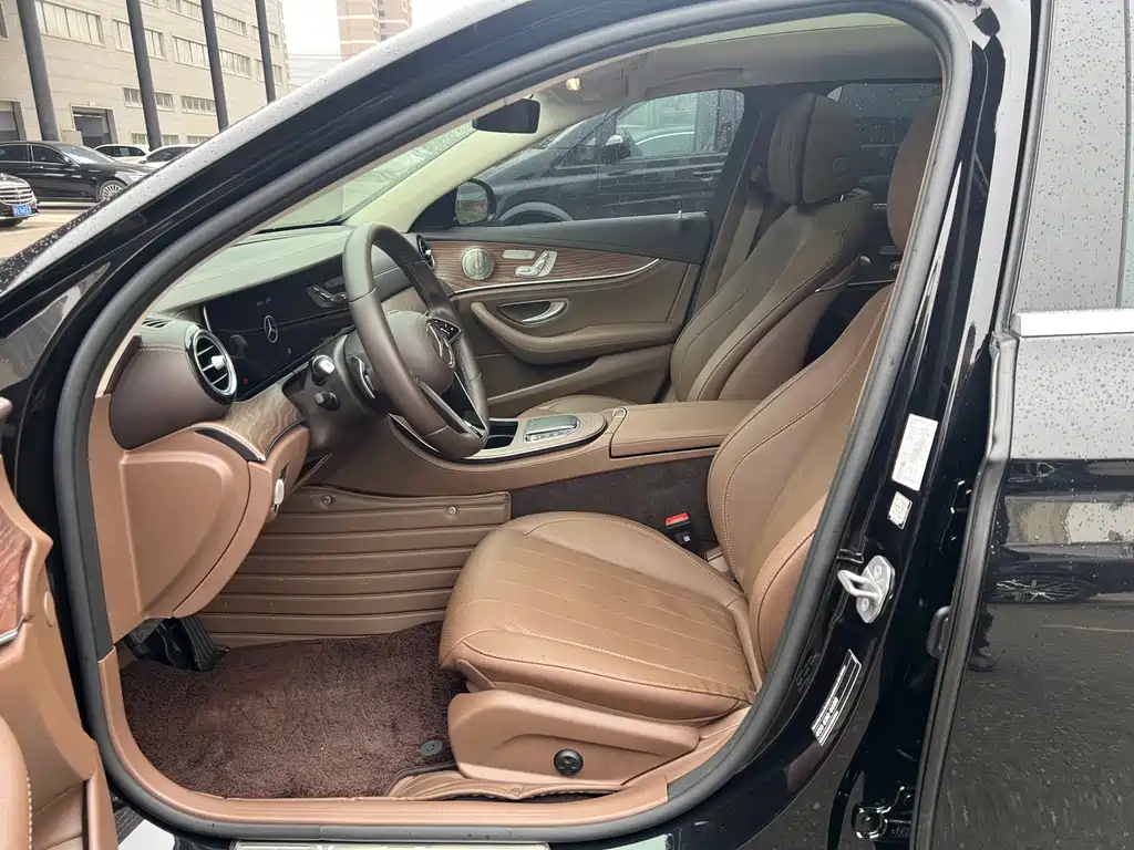 Mercedes-Benz E-Class 2023 — фото 14