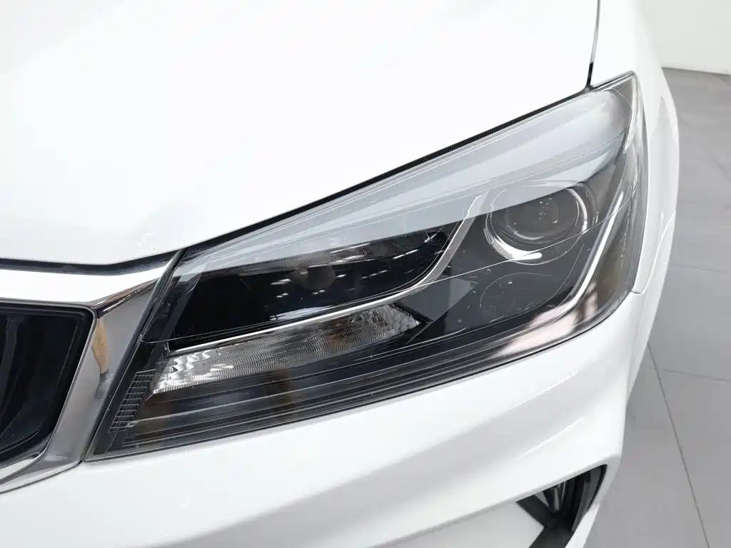 Geely Emgrand 2021