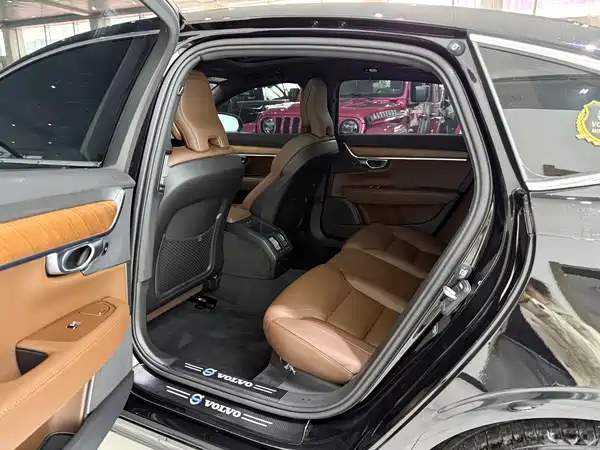 Volvo S90 2024