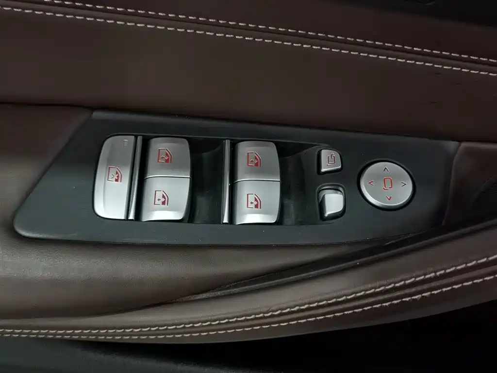 BMW 5 Series New Energy 2018 — фото 9