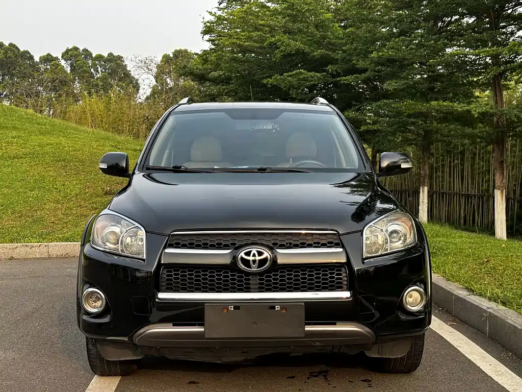 Toyota RAV4 2012 — фото 2