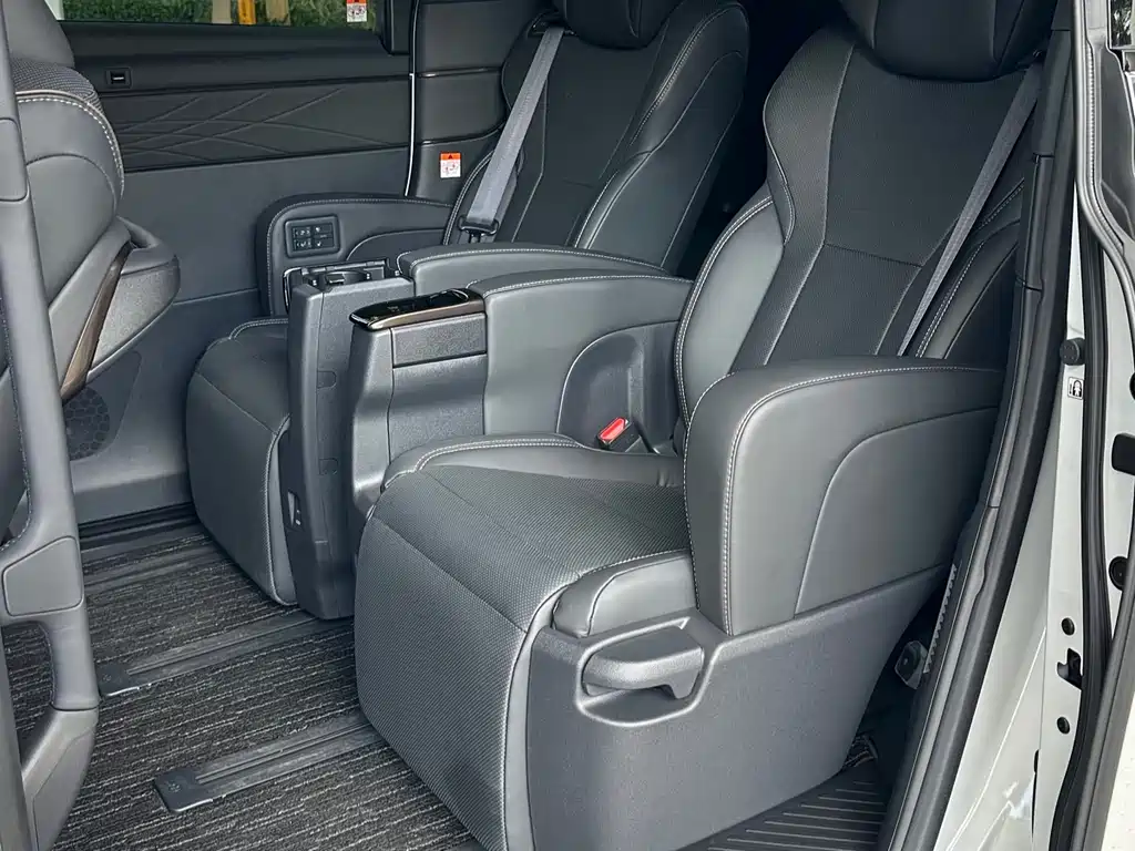 Toyota Alphard 2025 — фото 7