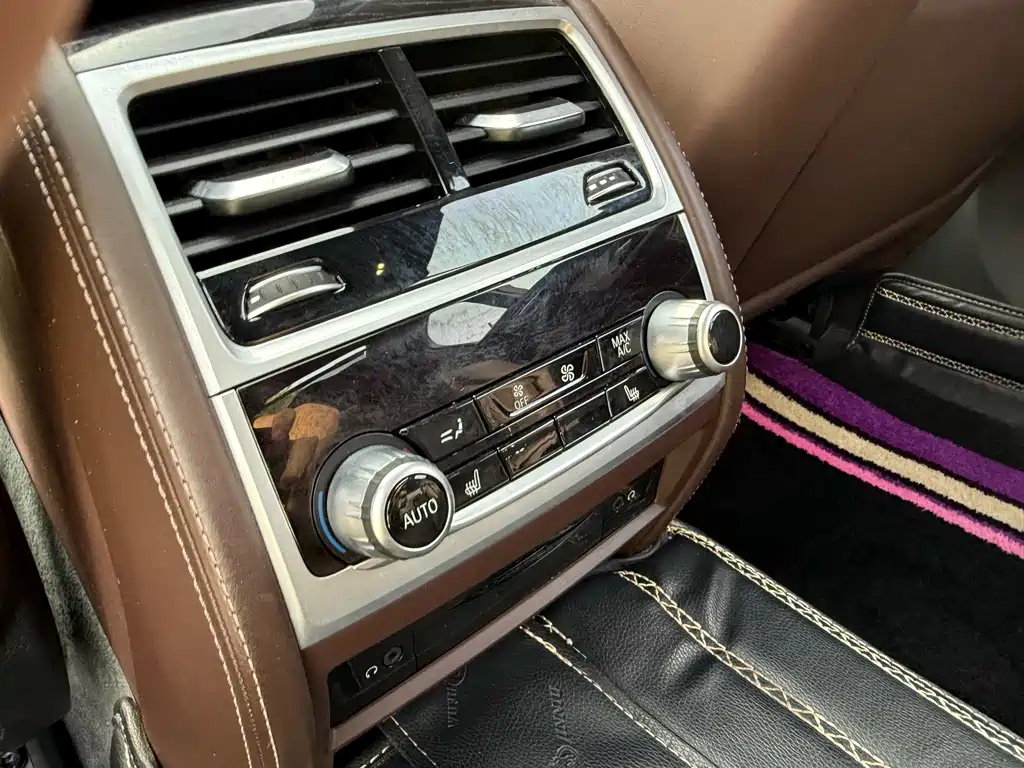 BMW 7 Series 2018 — фото 18