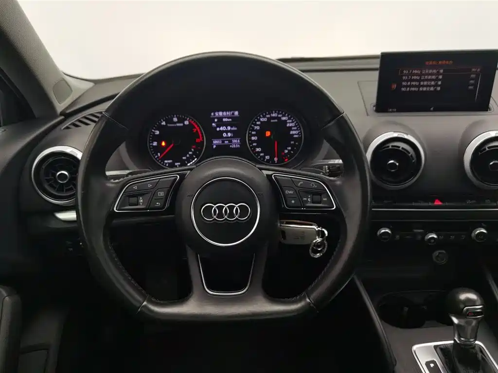 Audi A3 2018 — фото 11