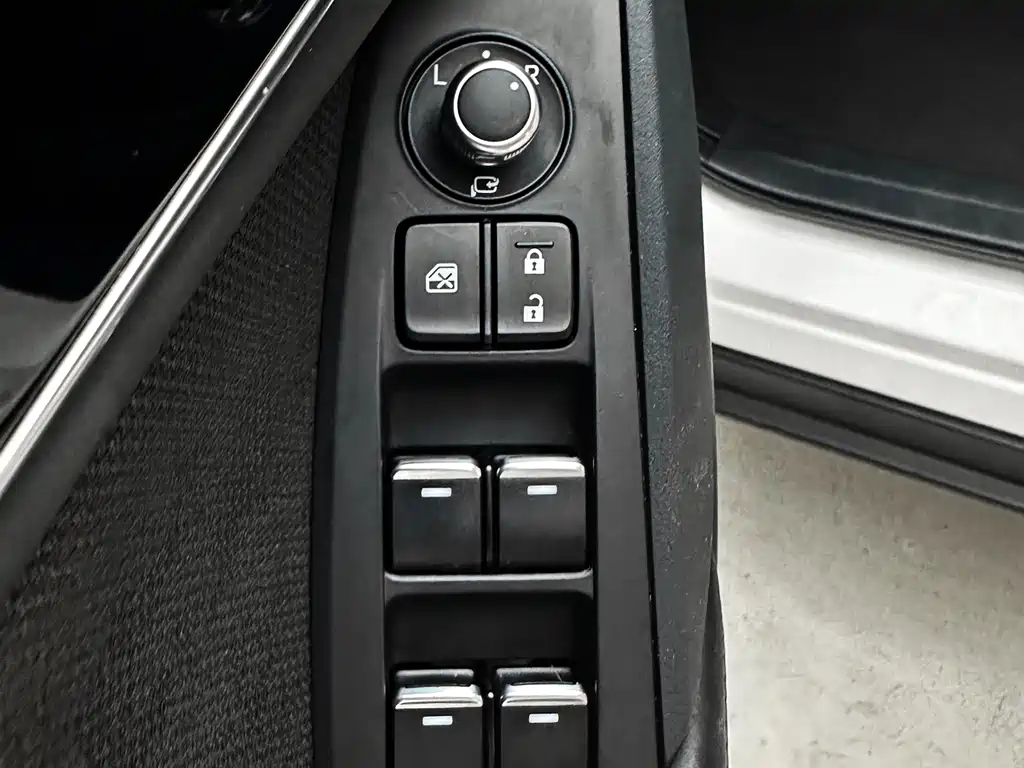 Mazda CX-4 2023 — фото 12