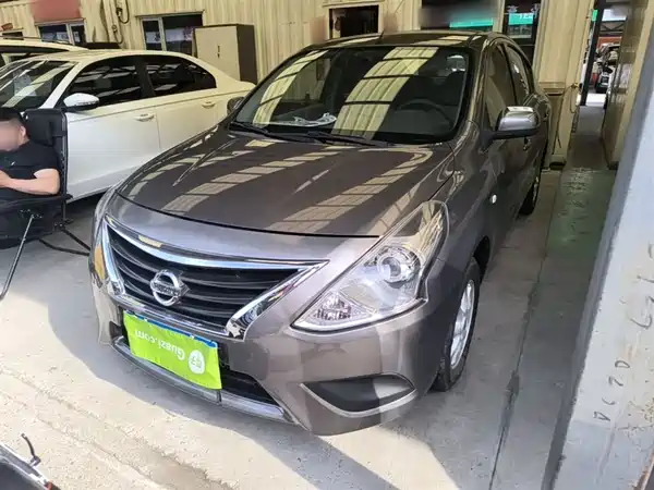 Nissan Sunny 2015