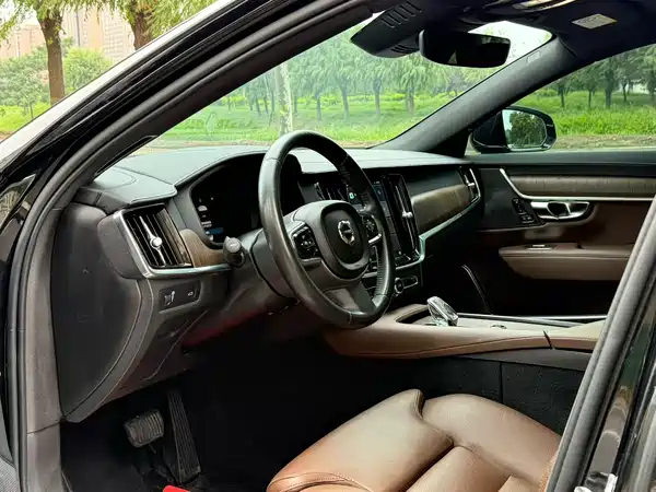 Volvo S90 2022