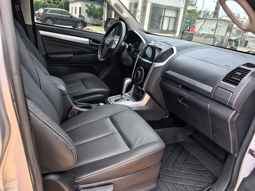 Isuzu MU-X 2017 — фото 10