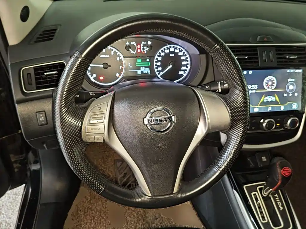 Nissan Tiida 2017 — фото 11