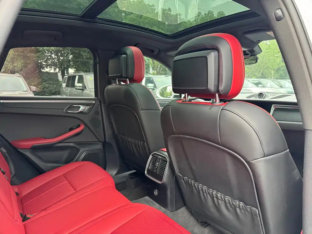 Porsche Macan 2019 — фото 18