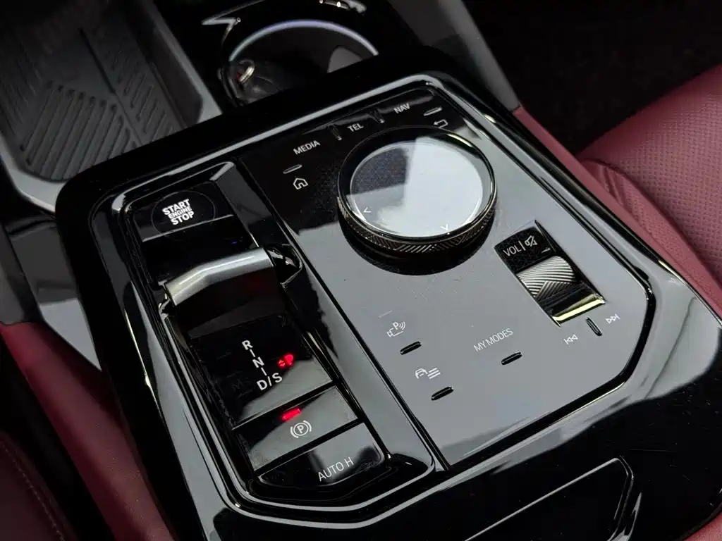 BMW 5 Series 2024 — фото 10