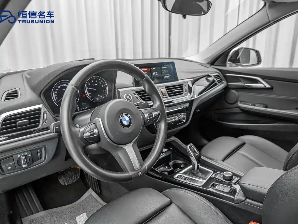 BMW 1 Series 2020 — фото 11