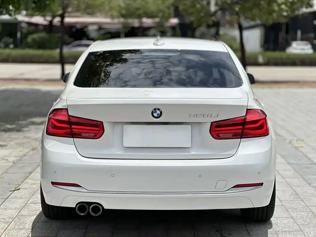 BMW 3 Series 2018 — фото 8