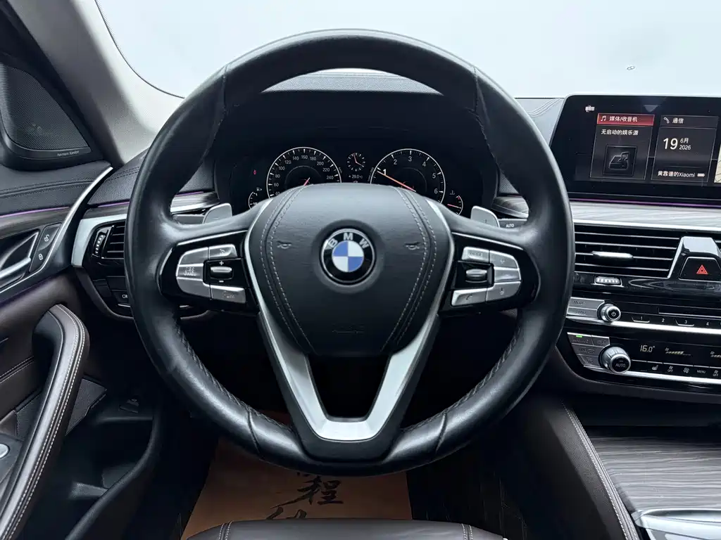 BMW 5 Series 2019 — фото 24