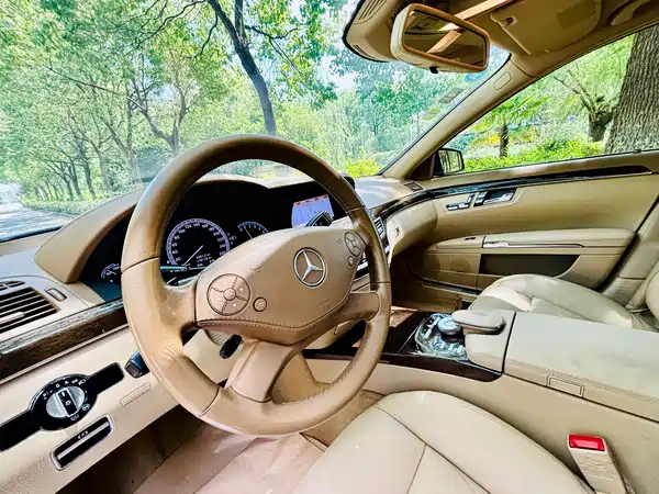 Mercedes-Benz S-Class 2012