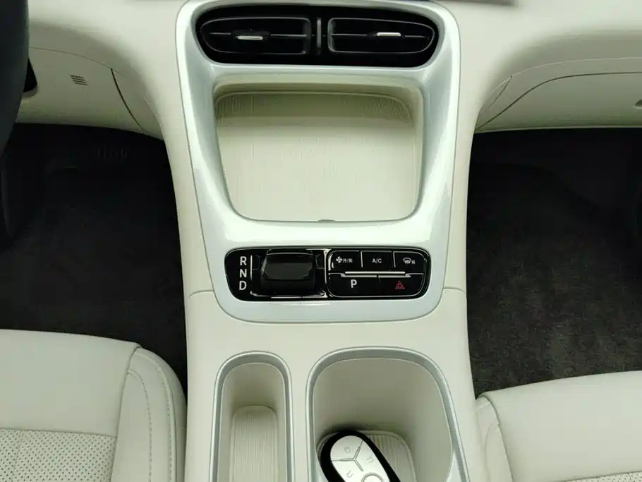 Geely Galaxy Starwish 2025 — фото 16