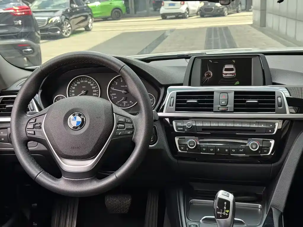 BMW 3 Series 2017 — фото 13
