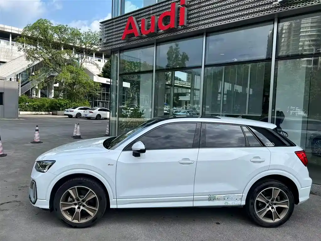 Audi Q2L 2024
