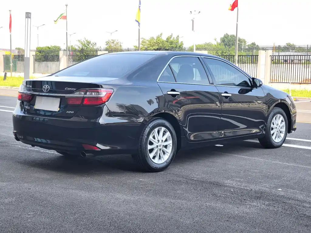 Toyota Camry 2015 — фото 4