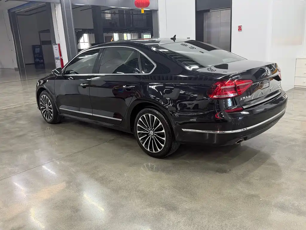 Volkswagen Passat 2019 — фото 12
