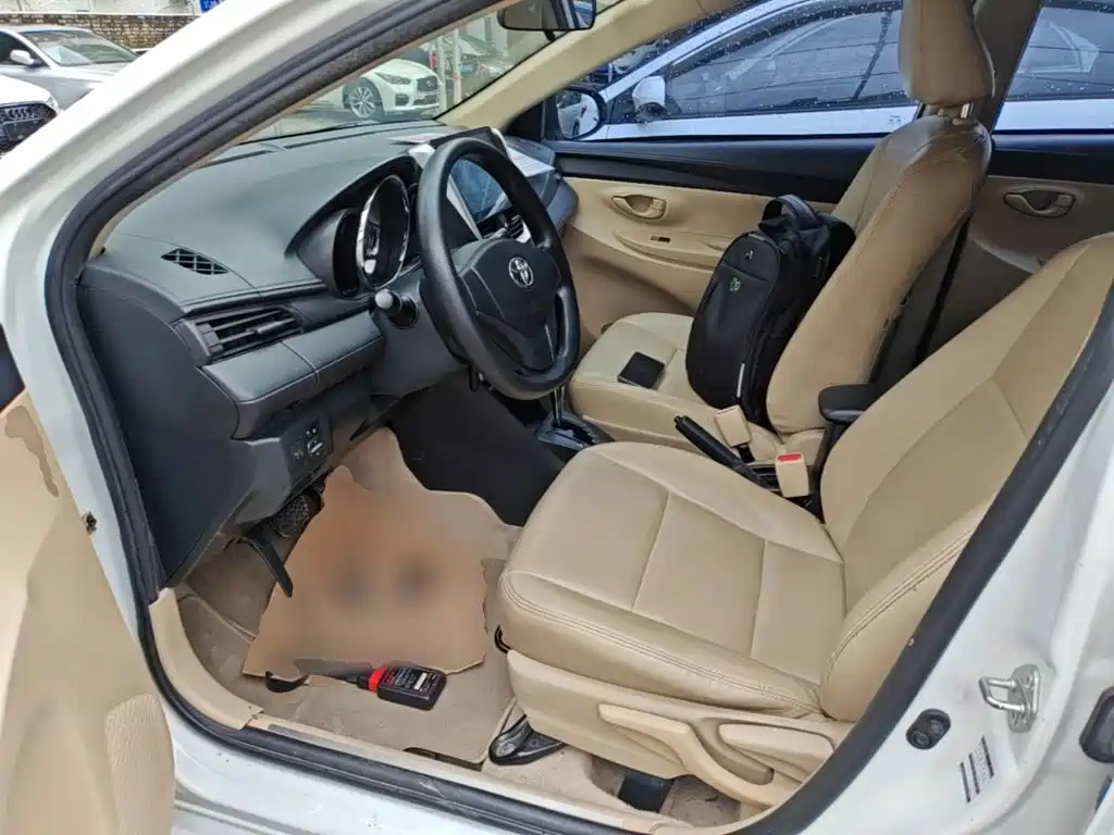 Toyota Yaris L 2018 — фото 15
