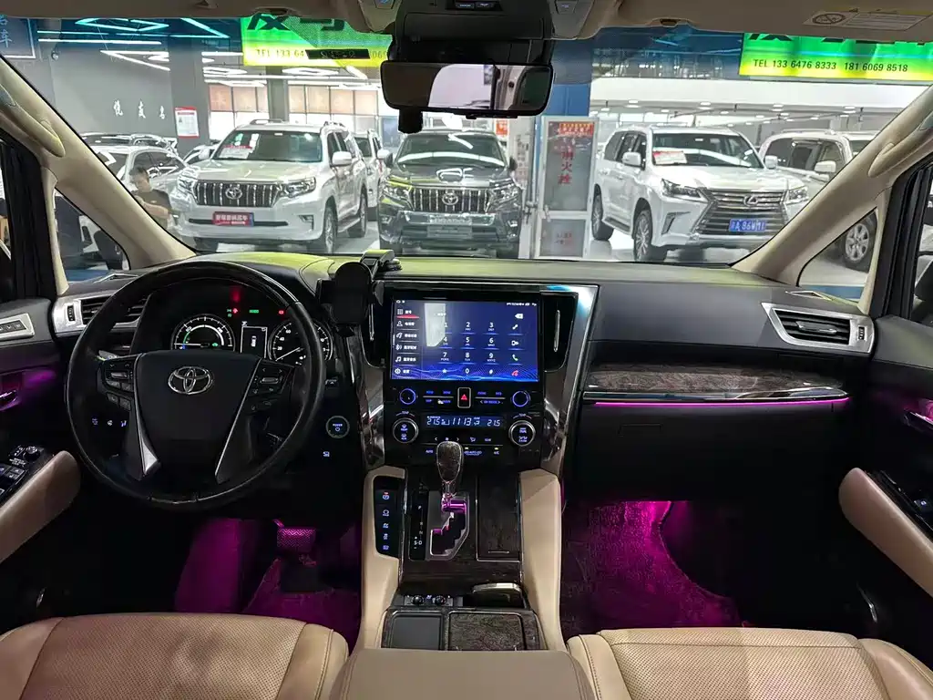 Toyota Alphard 2020 — фото 14