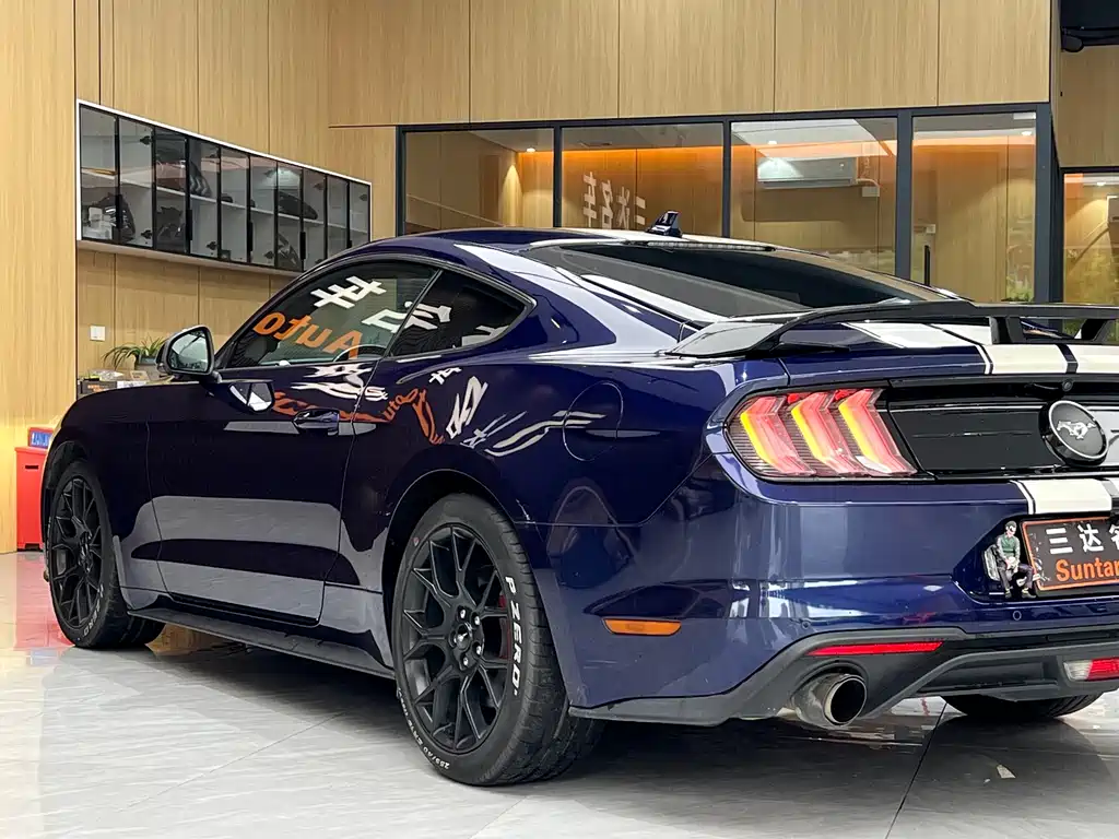 Ford Mustang 2021 — фото 18