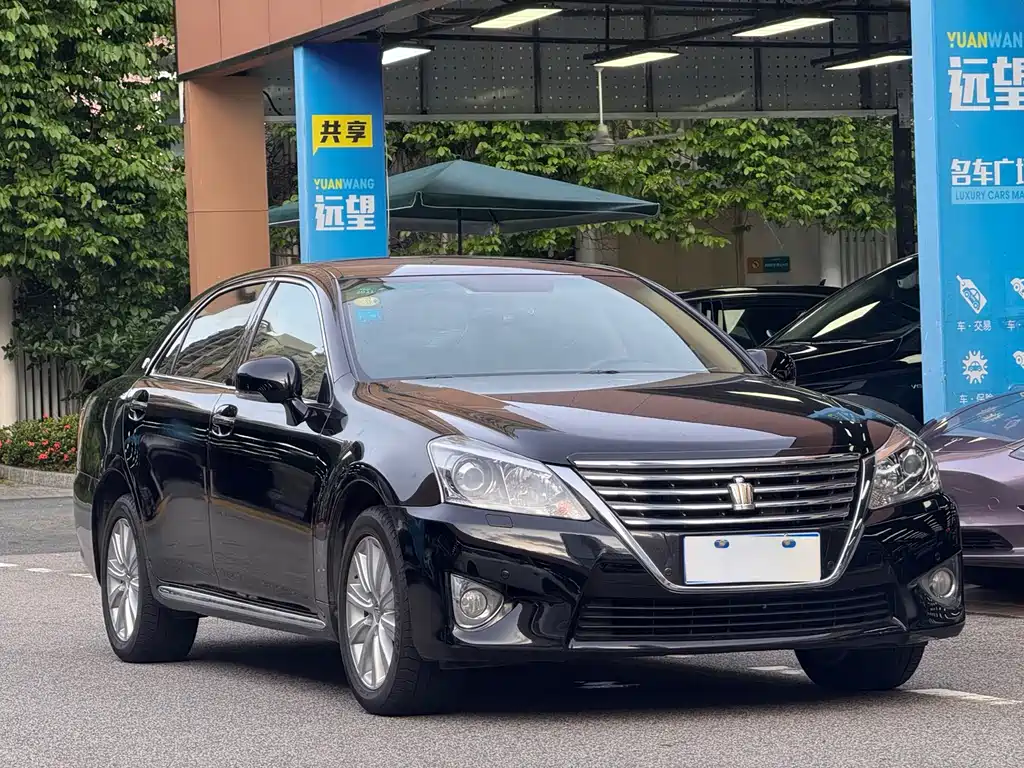 Toyota Crown 2014 — фото 3