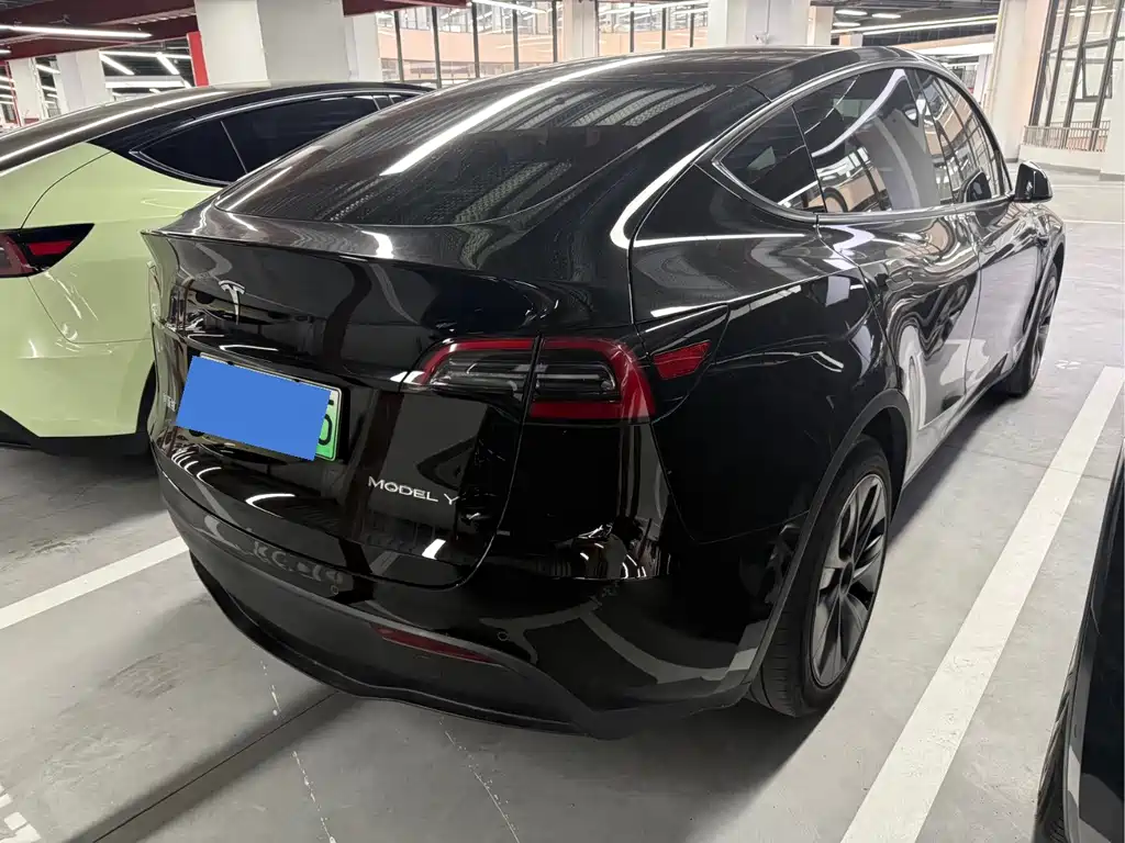 Tesla Model Y 2024 — фото 15