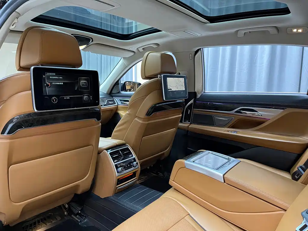 BMW 7 Series 2016 — фото 8