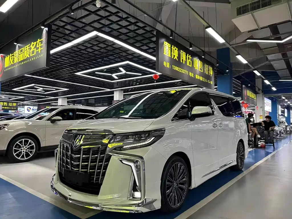 Toyota Alphard 2020 — фото 1