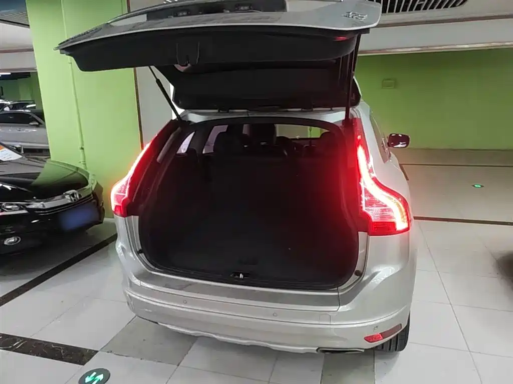 Volvo XC60 2017 — фото 19
