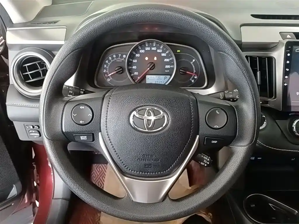 Toyota RAV4 2017 — фото 11