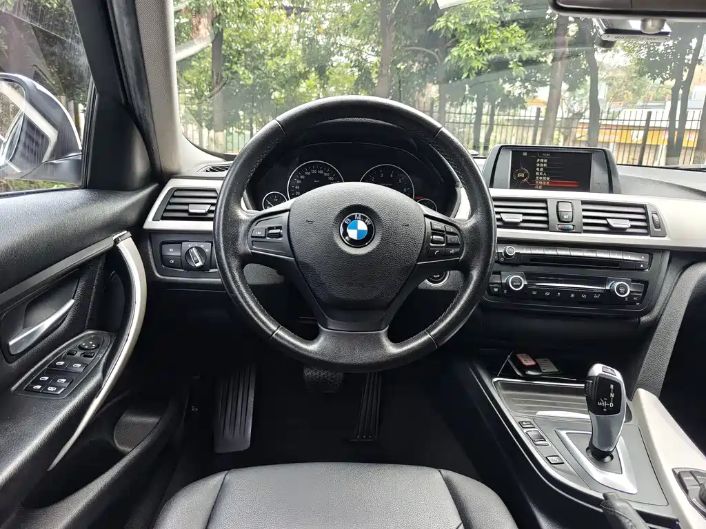 BMW 3 Series 2015 — фото 11