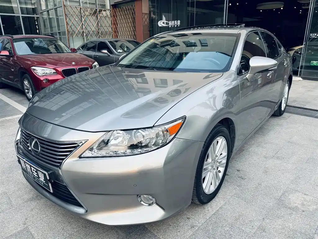 Lexus ES 2015 — фото 1