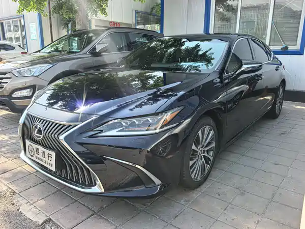 Lexus ES 2018