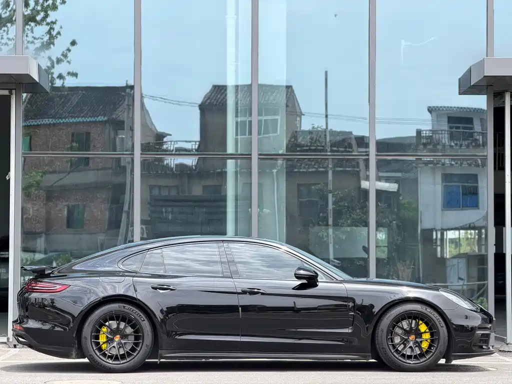 Porsche Panamera 2018 — фото 3