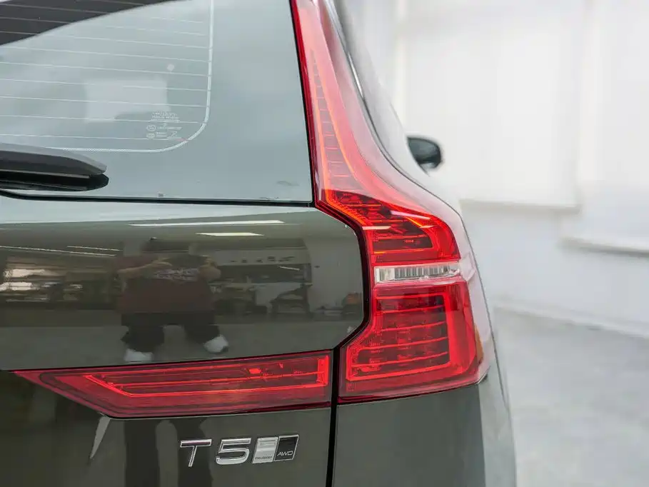 Volvo XC60 2019 — фото 15