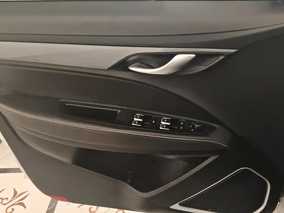 Geely Emgrand 2021