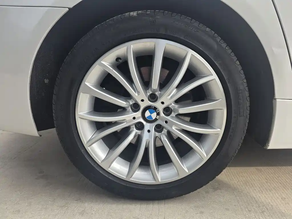 BMW 5 Series 2018 — фото 14