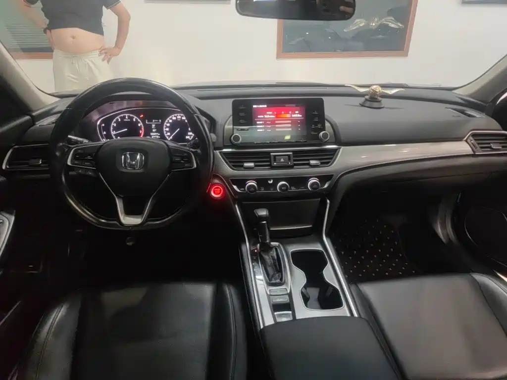 Honda Accord 2021 — фото 10