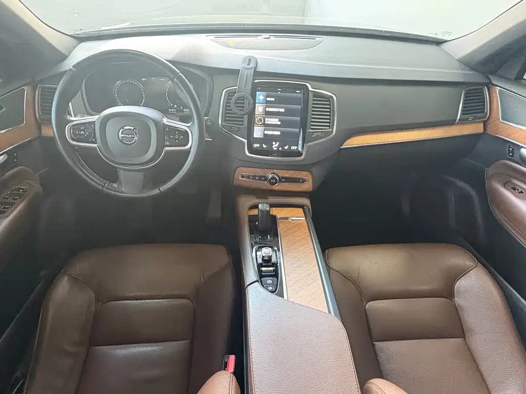 Volvo XC90 — фото 15
