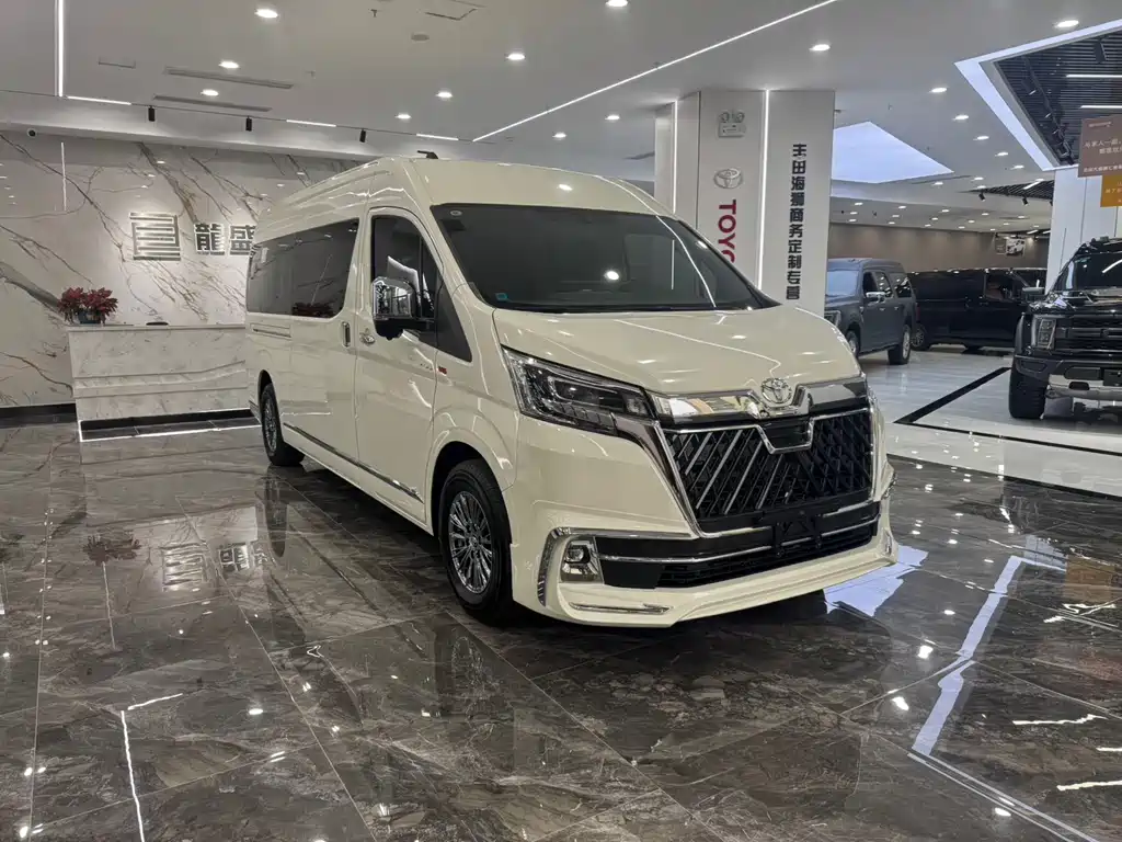 Toyota Hiace — фото 3