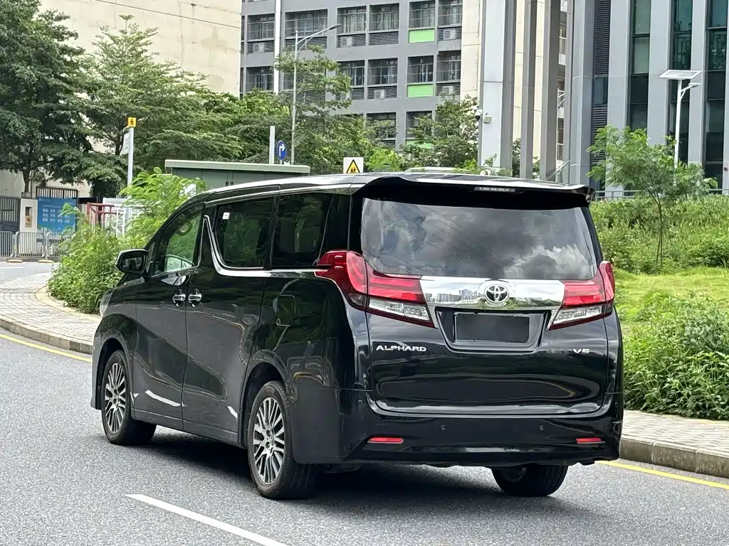 Toyota Alphard 2018 — фото 21
