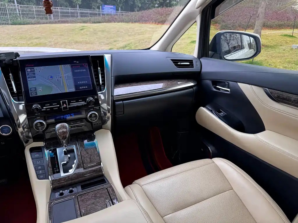 Toyota Alphard 2021 — фото 12